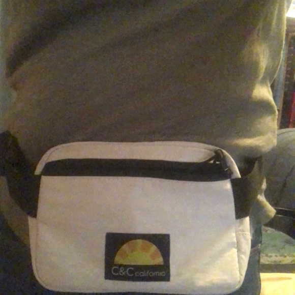 Small C&Ccalifornia FannyPac VNTG?Purse Crossbody 8”x5”x2”Washable Nylon - Picture 2 of 9